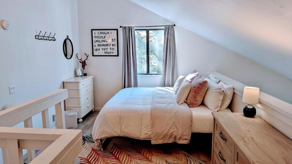 Cozy Condo Walking Distance To Village And Gondola W/ Pool/ Jacuzzi Sleeps 4. 马姆莫斯湖 外观 照片
